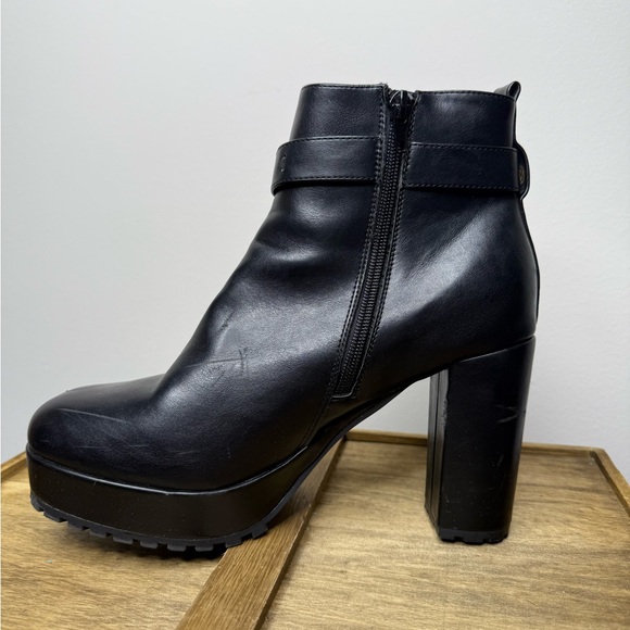 Juicy Couture Black Chunky Heel Ankle Boots - Picture 6 of 11